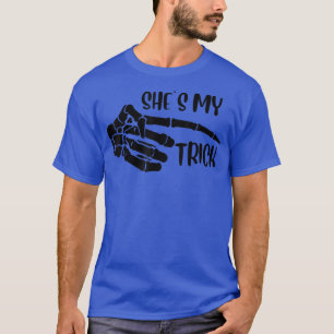 Camiseta Skeleton Mão Cava Meu Truque De Halloween Correspo