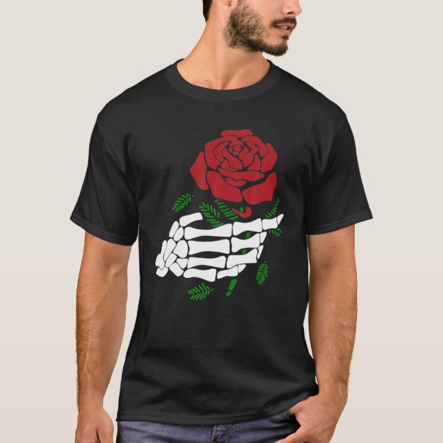 Camiseta Skeleton Mão Segurando Rosas vermelhas Engraçadas  (Frente)
