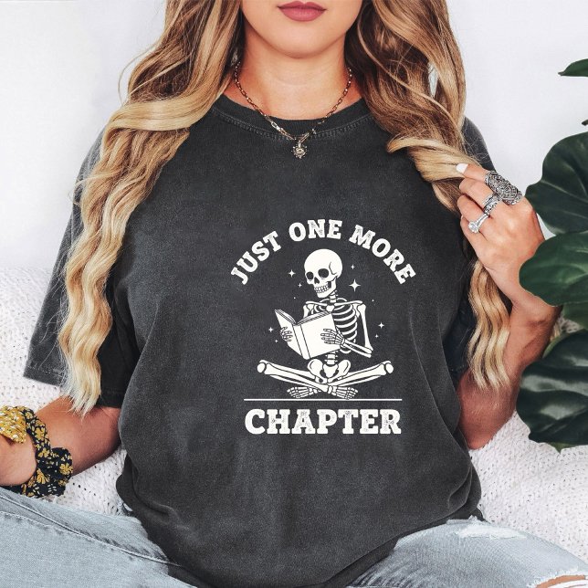 Camiseta Skeleton Reading Just One More Chapter (Criador carregado)