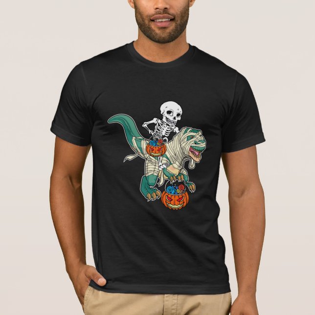 Camiseta Skeleton Riding Dinossaur Mummy Pumpkin Halloween (Frente)