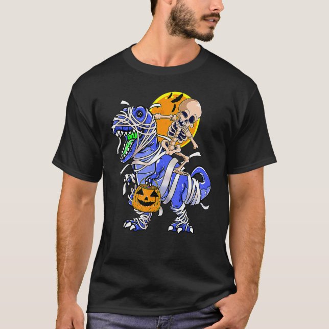 Camiseta Skeleton Riding Mummy Dinosaur rex Halloween Pumpk (Frente)