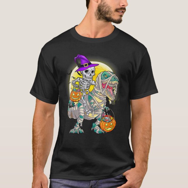 Camiseta Skeleton Riding Mummy Dinosaur T Rex Halloween Fun (Frente)