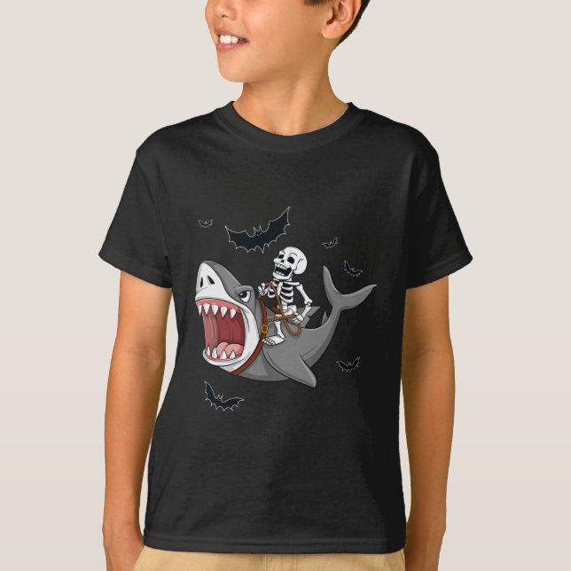 Camiseta Skeleton Riding Shark Scary Halloween Boys Garotas (Frente)
