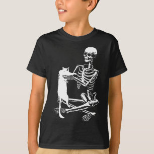 Camiseta Skeleton Segurando Um Gato Preguiçoso De Halloween