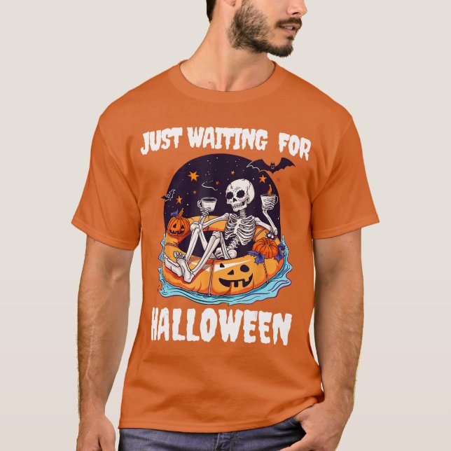 Camiseta Skeleton Summer Spooky Vibes Just Waiting For Hall (Frente)