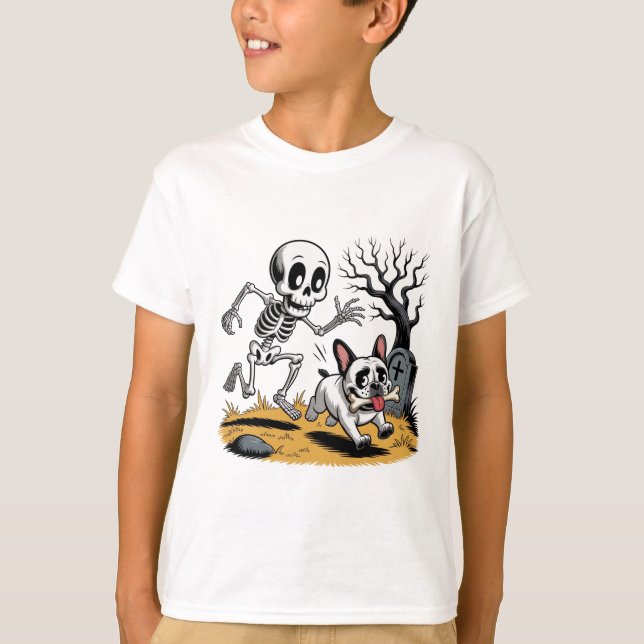 Camiseta Skeleton vs French Bulldog – Funny Halloween Chase (Frente)