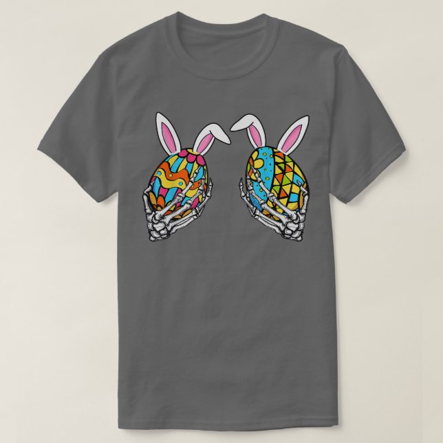 Camiseta Skeleton's Hand Holds Pastel Polka Dot Egg Happy E (Frente do Design)
