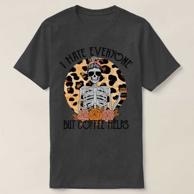 Camiseta Skelfee Lepard Eu Odeio Todos, Mas Café (Frente do Design)