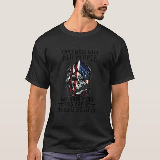 Camiseta Skull American Flag Don't Mess With Old People (Frente)