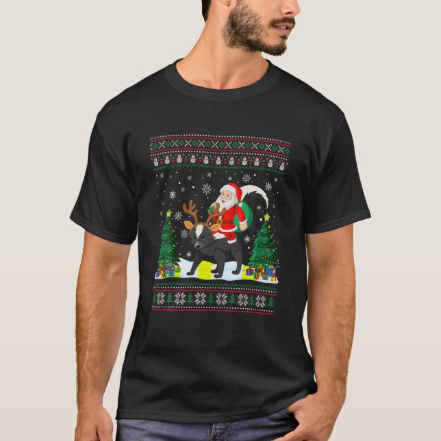 Camiseta Skunk Ugly Christmas Sweater Engraçado Santa Claus (Frente)