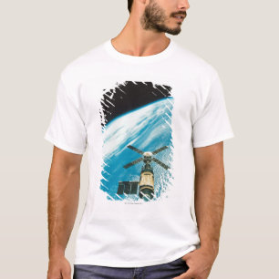 Camiseta Skylab sobre a terra