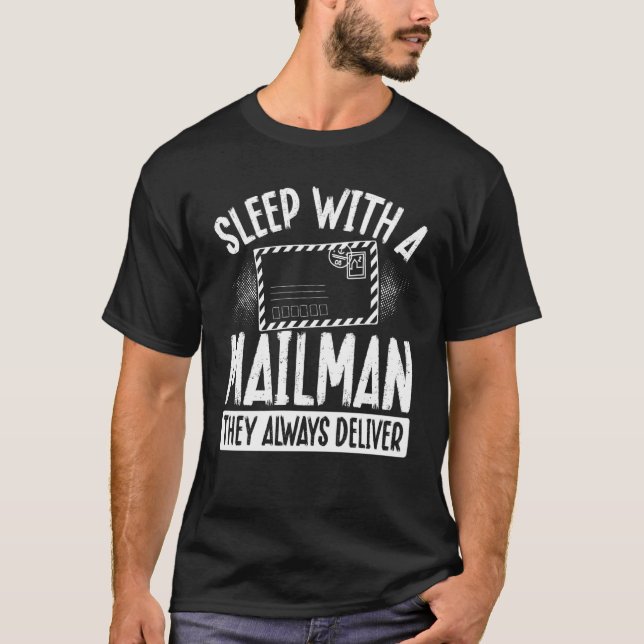 Camiseta Sleep With A Mailman They Always Deliver Postal Wo (Frente)