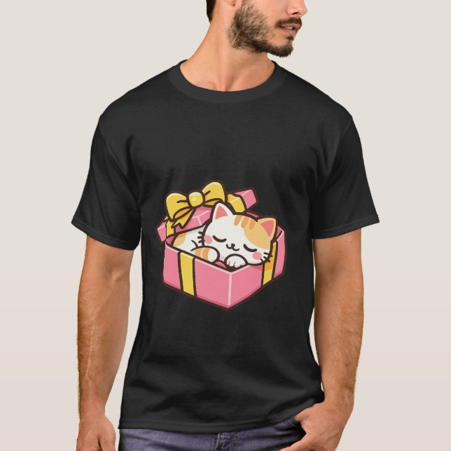 Camiseta Sleeping Kawaii Ginger Cat in Pink Gift Box ✨🎁 (Frente)