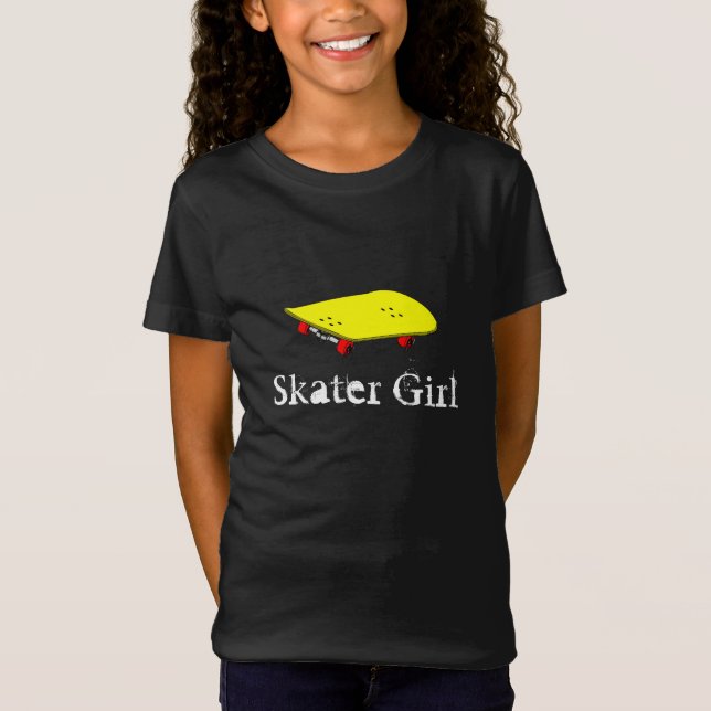 Camiseta Slogan de uma garota com skate amarelo legal (Frente)