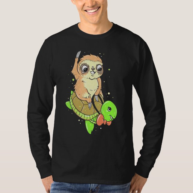 Camiseta Sloth Dirigindo Uma Tartaruga Lenta Turtle Clássic (Frente)