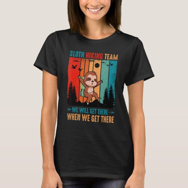 Camiseta Sloth Hiking Team We Will Get There When We Get Th (Frente)