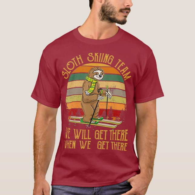 Camiseta Sloth Skiing Team We Will Get There Retro Gift (Frente)