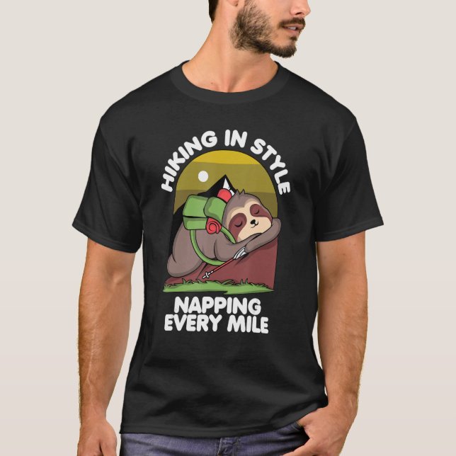 Camiseta Sloth Sleeping Hiking em Estilo Arrumando Todas (Frente)