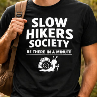 Camiseta Slow Hikers Society Be There In A Minute