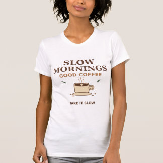 Camiseta Slow Morning Good Coffee - Cozy Coffee