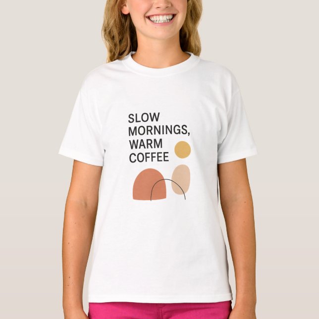 Camiseta Slow Mornings Warm Coffee Aesthetic (Frente)