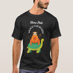 Camiseta "Slow Pals: Brace for Bumps" Hipocrisia, satírica