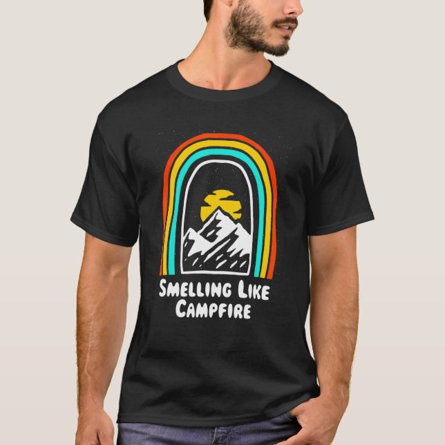 Camiseta Smelling Like Campfire  Camping Humor Camper Summe (Frente)