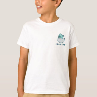 Camiseta Snack Time – Cute Pocket Shark Design