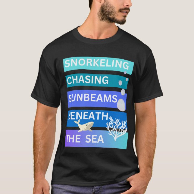 Camiseta Snorkeling perseguindo raios solares sob o mar (Frente)