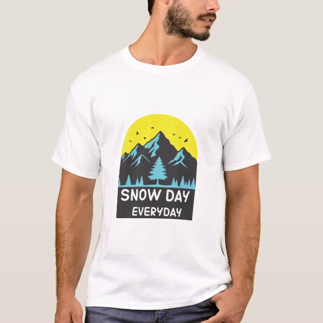 Camiseta Snow Day Everyday Yellow Sun Mountain T-Shirt (Frente)