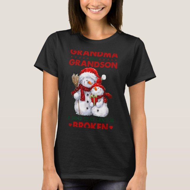 Camiseta Snowman Grandma And Grandson A Bond That Can't Be  (Frente)
