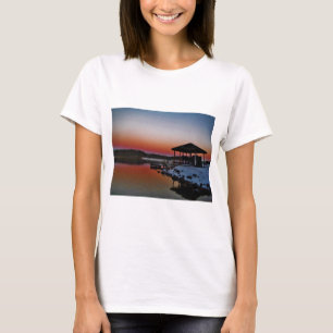 Camiseta Snowy Sunset no cais do lago de Arrohead