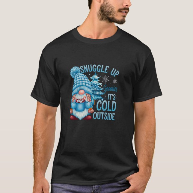 Camiseta Snuggle Up Gnomies It s Cold Outside Cute Winter G (Frente)