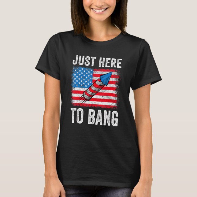 Camiseta Só Aqui Para Bang American Flag Fireworks 4th Of J (Frente)