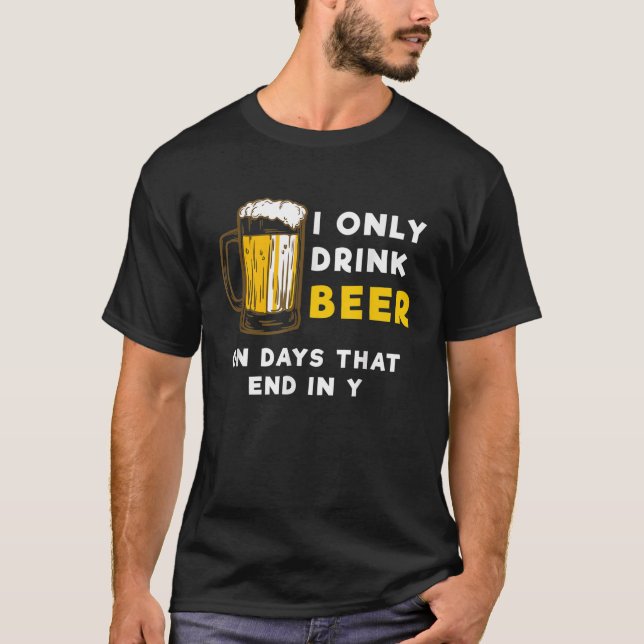 Camiseta Só bebo cerveja em dias que terminam em Y Engraçad (Frente)