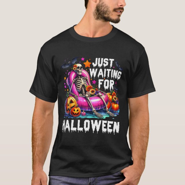 Camiseta Só Esperando Pelo Esqueleto De Halloween, Spooky V (Frente)
