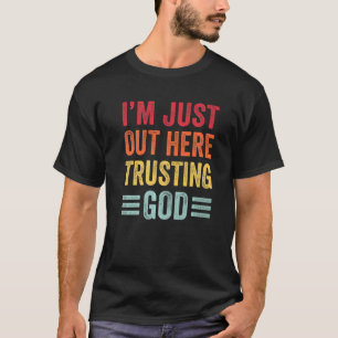 Camiseta Só estou aqui confiando em Deus cristão