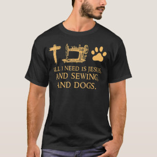 Camiseta Só Preciso De Jesus E Cozinhar E Cachorros.