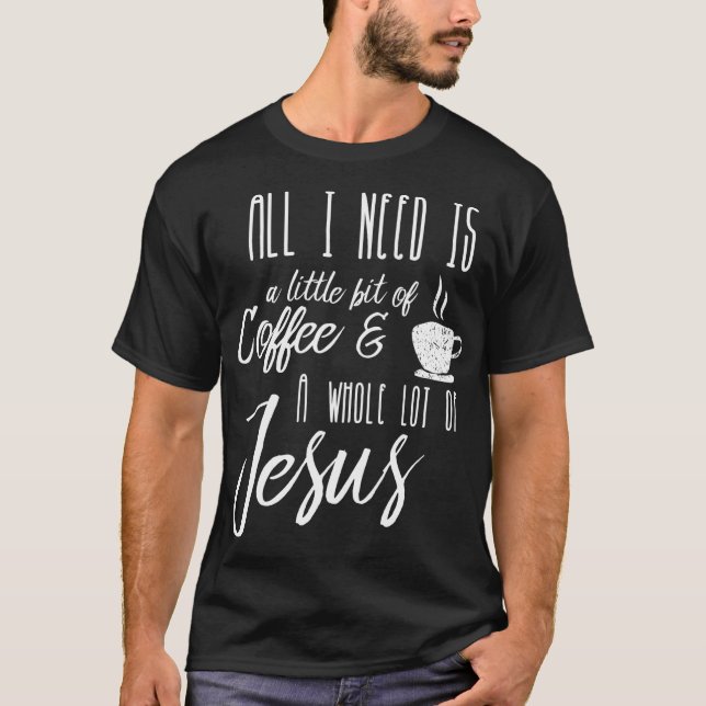 Camiseta Só Preciso De Um Pouco De Café E Muito (Frente)