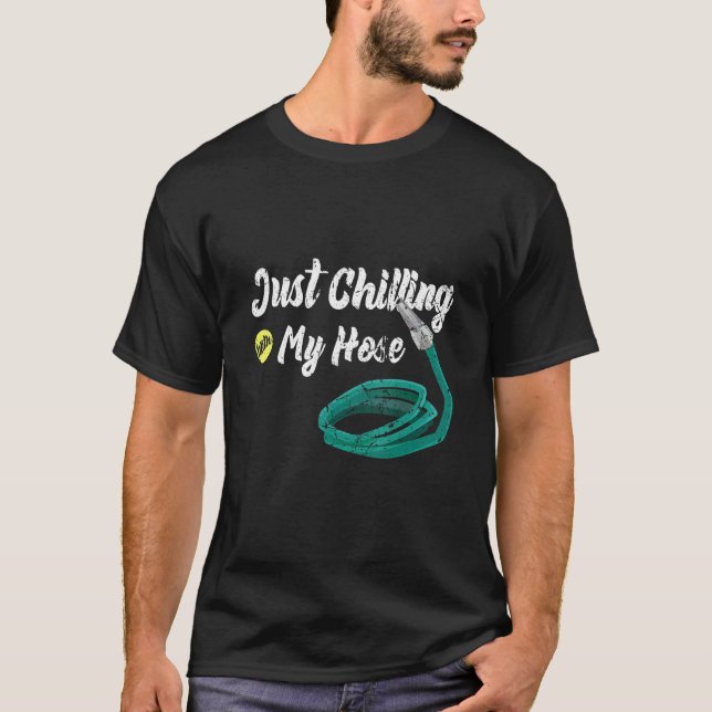 Camiseta Só Relaxando Com Meu Hobby de Jardinagem com Mangu (Frente)
