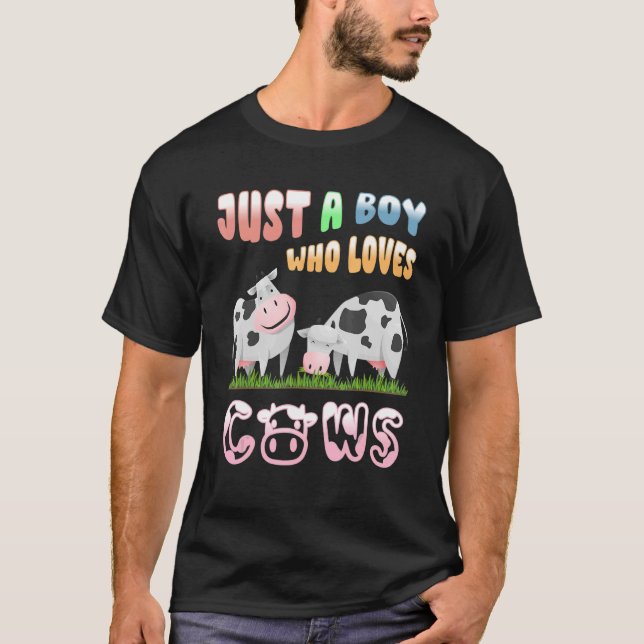 Camiseta Só Um Menino Que Adora Vacas Fazendeiros Bata Cria (Frente)