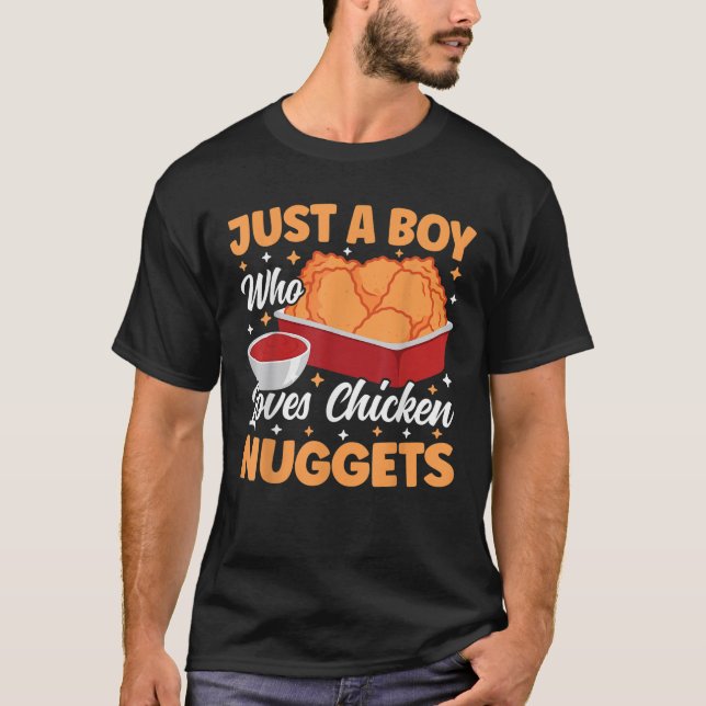 Camiseta Só Um Menino Que Ama Frango Começa Engraçado (Frente)
