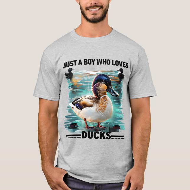 Camiseta Só um menino que ama patos - Pato-Pato-Pato-Camisa (Frente)