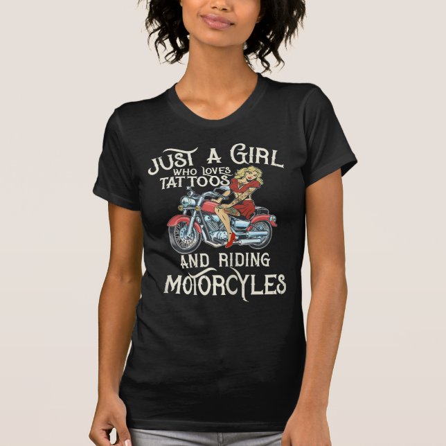 Camiseta Só Uma Garota Que Ama Motocicletas Engraçada Arte  (Frente)