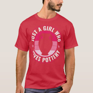 Camiseta Só uma garota que ama uma argila de cerveja engraç