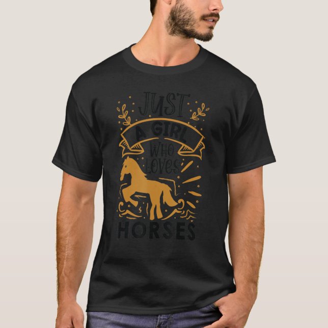 Camiseta Só Uma Menina Que Adora Cavalos Que Cavalam Mulher (Frente)