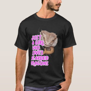 Camiseta Só Uma Menina Que Adora Dragões Com Roupas.