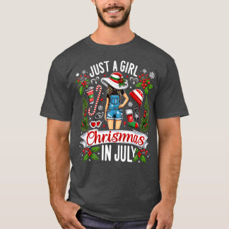 Camiseta Só Uma Menina Que Ama O Natal Em Julho.