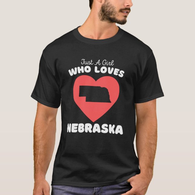 Camiseta Só Uma Menina Que Ama O Nebrask Das Meninas Bonita (Frente)
