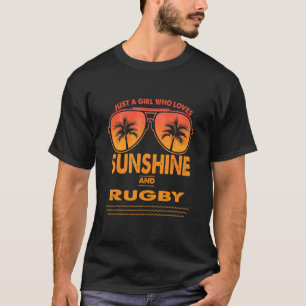 Camiseta Só Uma Menina Que Ama Sol E Rugby Para Mulher